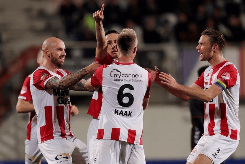 边后卫压上 边后卫压上