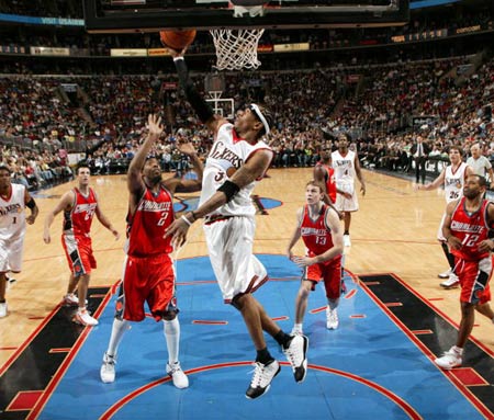 低位策应 低位策应